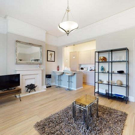 Super 1 Bedroom Flat In Hendon Near Middlesex University With Private Parking 외부 사진