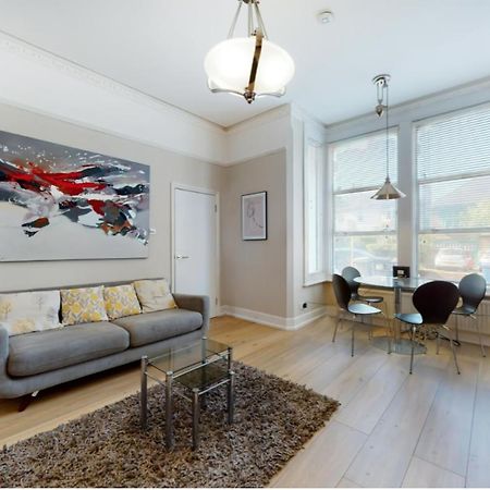 Super 1 Bedroom Flat In Hendon Near Middlesex University With Private Parking 외부 사진