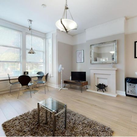 Super 1 Bedroom Flat In Hendon Near Middlesex University With Private Parking 외부 사진