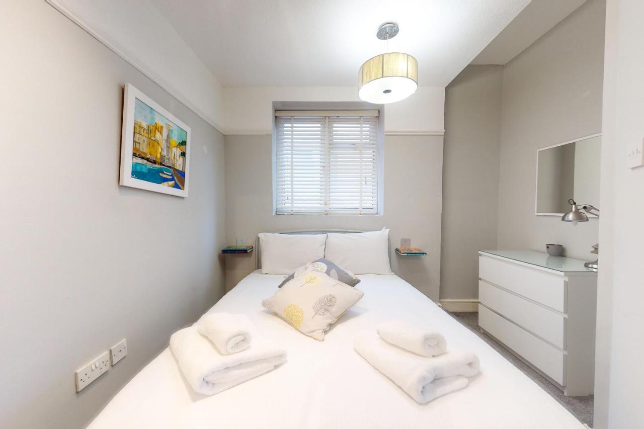 Super 1 Bedroom Flat In Hendon Near Middlesex University With Private Parking 외부 사진