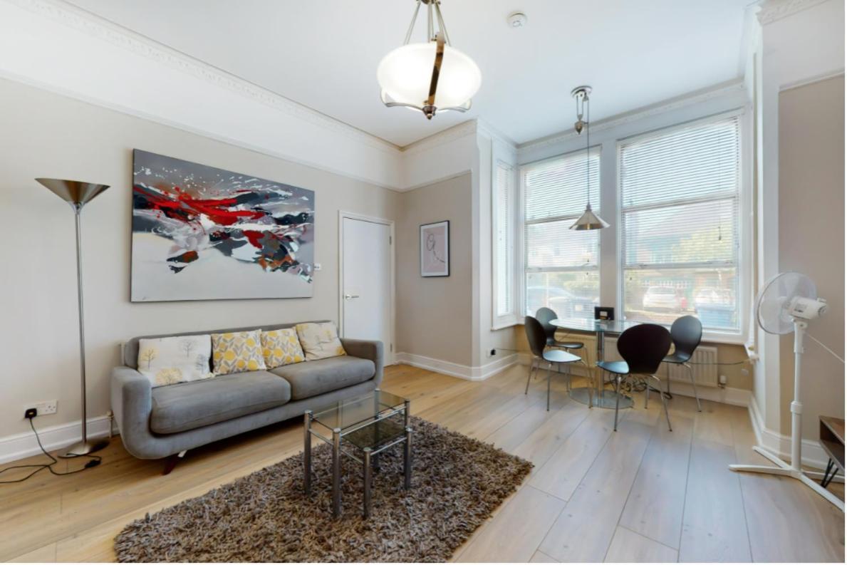 Super 1 Bedroom Flat In Hendon Near Middlesex University With Private Parking 외부 사진
